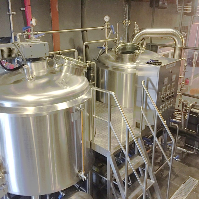 Индивидуальное комбинированное пивоваренное оборудование с паровым обогревом и емкостями для пивоварен высшего качества на 1000 л.