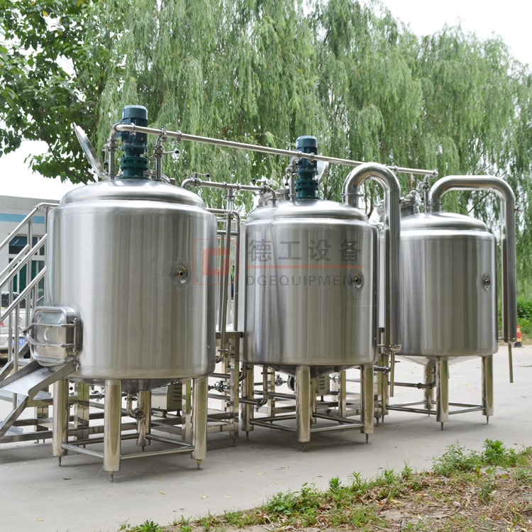 Пивоварня на 600 л Используется в системе пивоваренного завода с 2 резервуарами, чайник для пивоварения и резервуар для брожения пива из нержавеющей стали