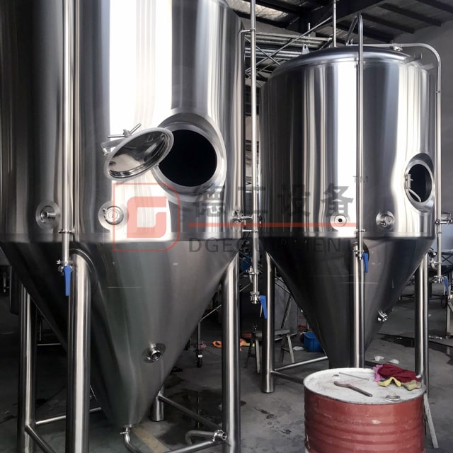Построенная система пивоварения с 3 емкостями 7BBL Полная линия пивоварения с пивоваренным ферментером для продажи